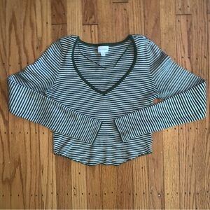 La Hearts green and white ribbed crop shirt long sleeve